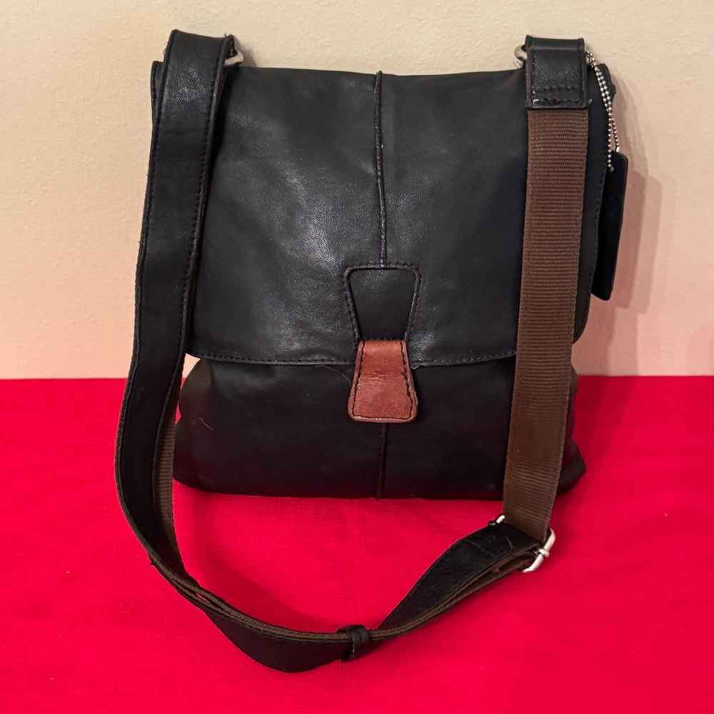 Nino Bossi California Black Leather Crossbody Bag